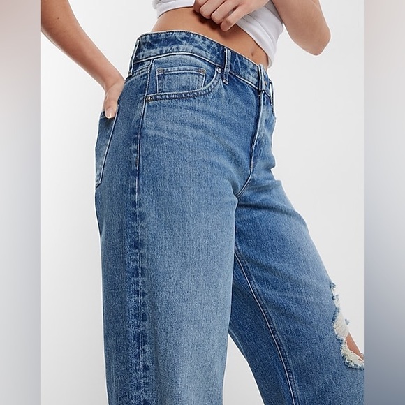 Brand New Express Mid Rise Medium Wash Ripped Baggy Tapered Jeans - Picture 4 of 5